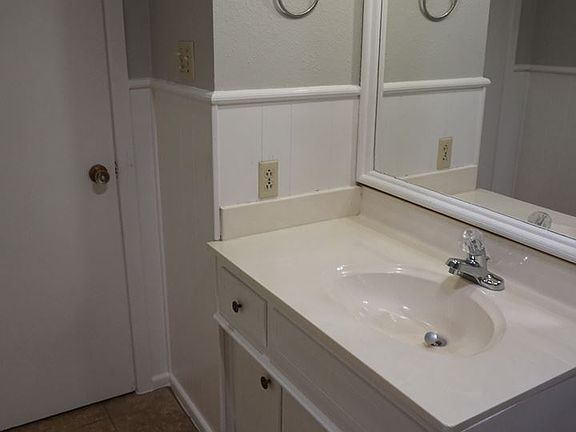 5th image of 3821 51st St APT B