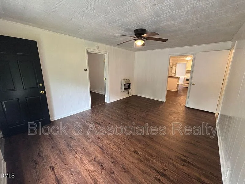 3 bed, 1.0 bath, $1,500 — Photo 2