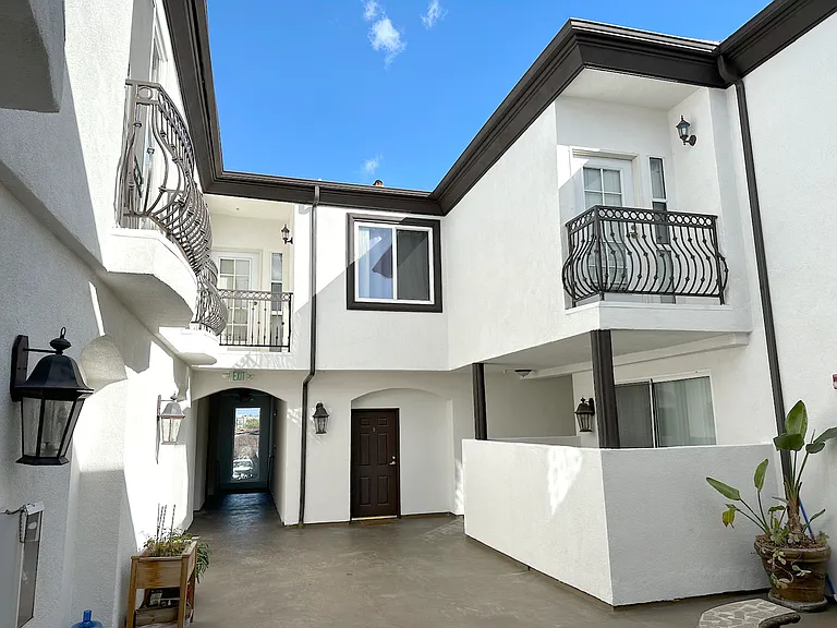 5330 Satsuma Ave — Photo 16