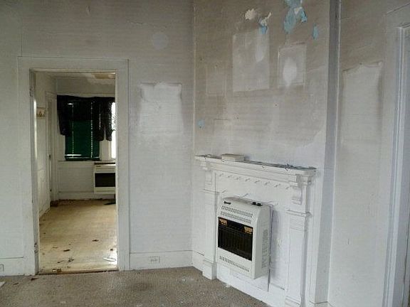 4th image of 113 W Burgess St