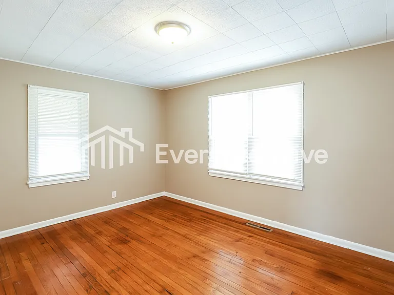 1329 Cheyenne St — Photo 11