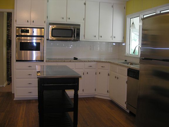 3rd image of 5914 W 101st Pl