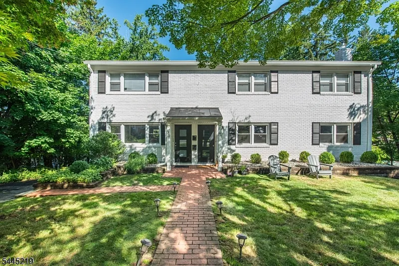 4 bed, 3.0 bath, $3,750 — Photo 1