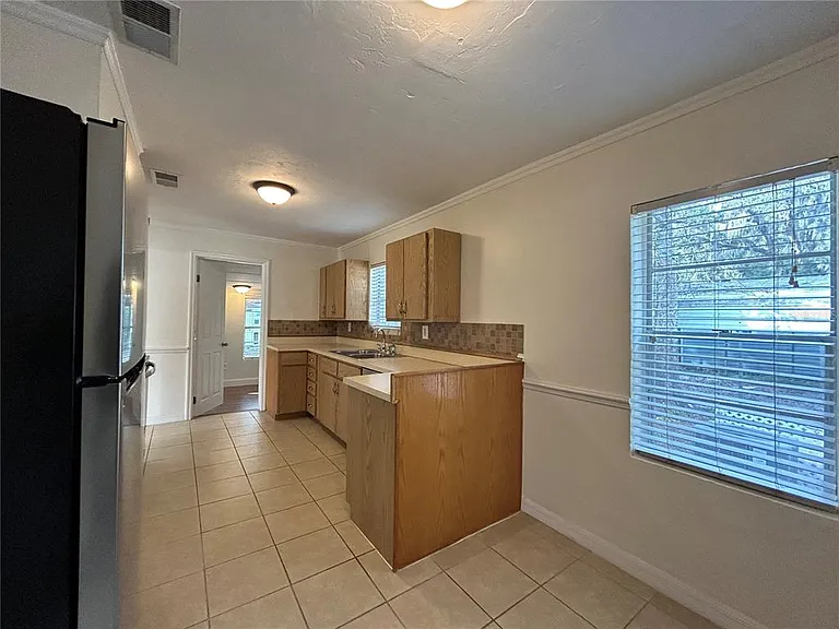 3304 NW 20th St — Photo 9