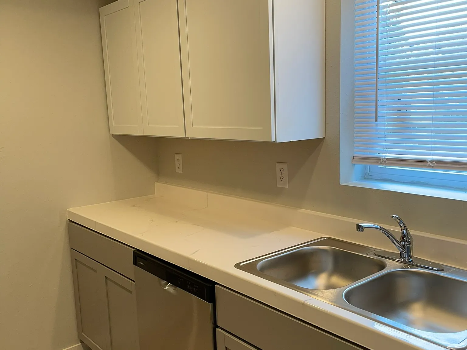 3 bed, 1344 sqft, $2,728 — Photo 4