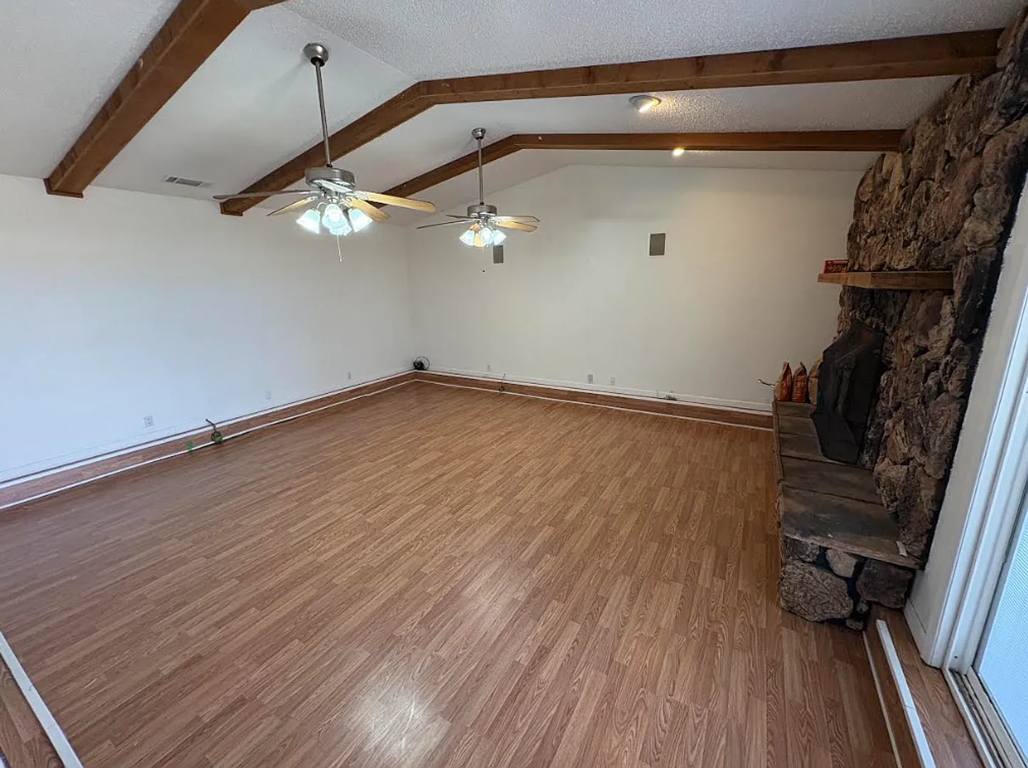 Two bedroom Home! 1 dog and 2 Cats Allowed! — Photo 4