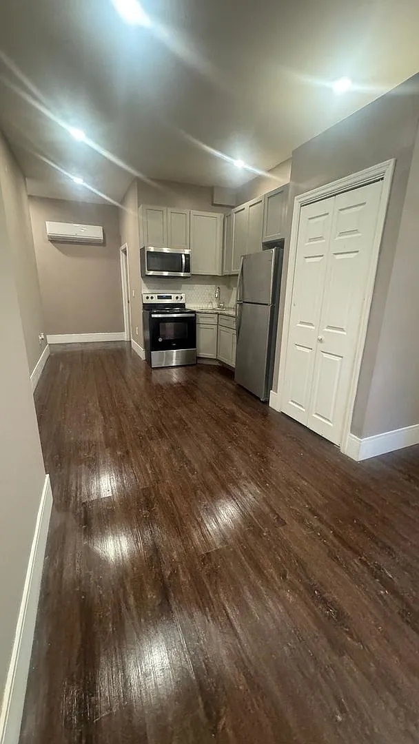 Charming 2BR Duplex in Philadelphia — Photo 1