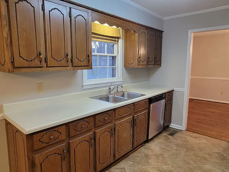 253 Chickering Rd — Photo 23