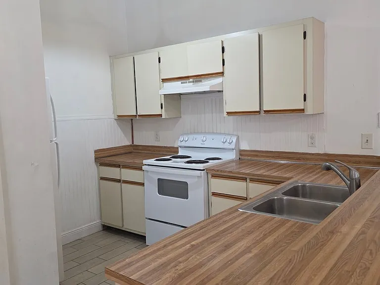 6031 Scotchwood Gln #204 — Photo 11