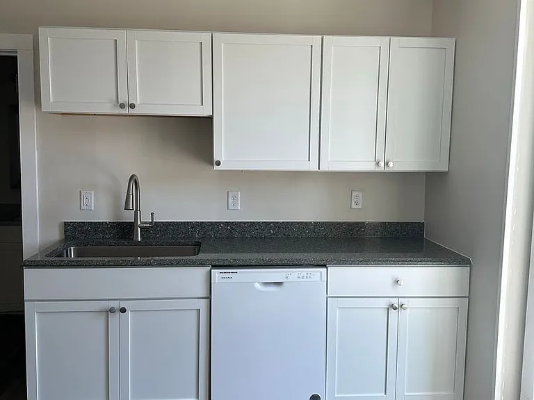 1024 Main St — Photo 2