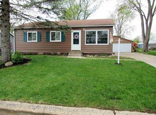 208 Rosewood Dr, Washington, IL 61571