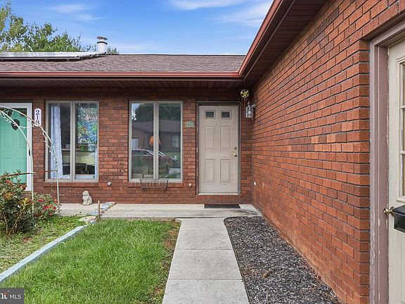 4th image of 220 Kennedy Ct