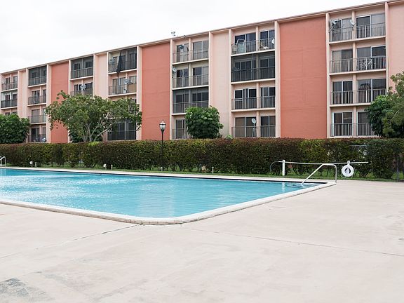 3rd image of 8610 N Sherman Cir APT 303