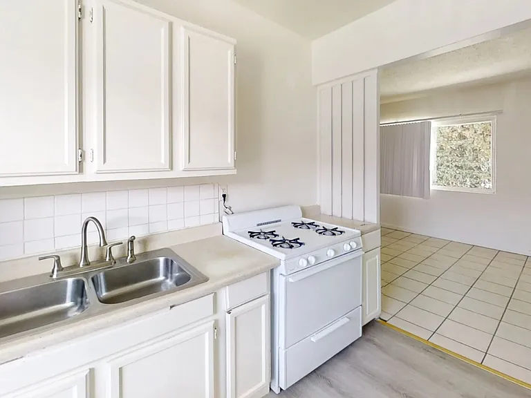 3348 Santa Fe Ave — Photo 1
