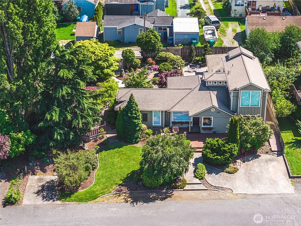 1st image of 809 33rd Street