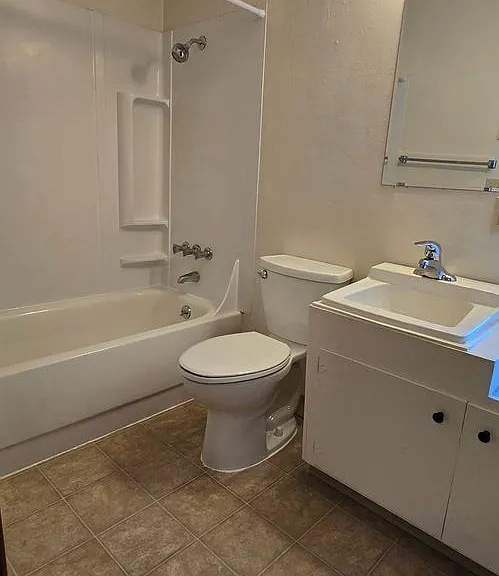 430 SW 7th St #1-15 — Photo 1