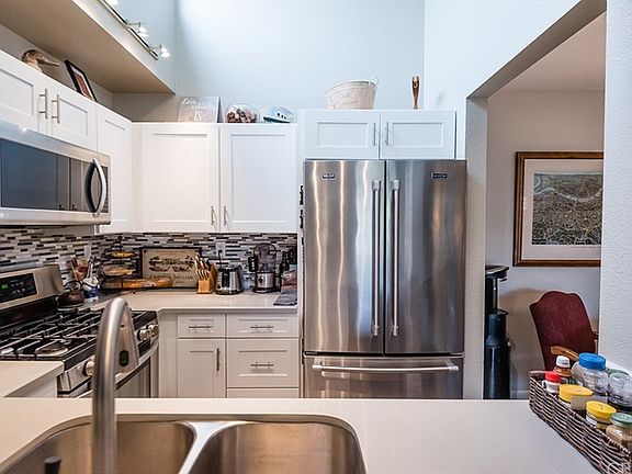 4th image of 24151 Del Monte Dr Unit 334