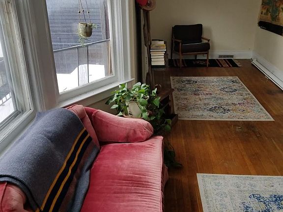 3rd image of 315 Richmond Ave Uppr #