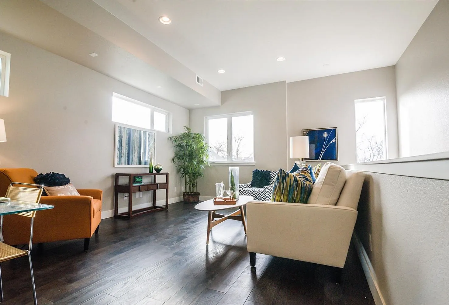 3 bed, 3.5 bath, 1657 sqft, $4,195 — Photo 3