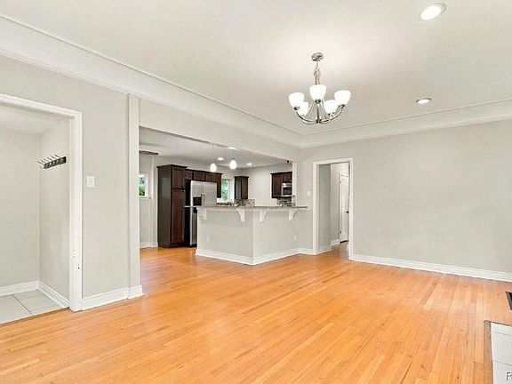 5th image of 1410 Glencoe Street