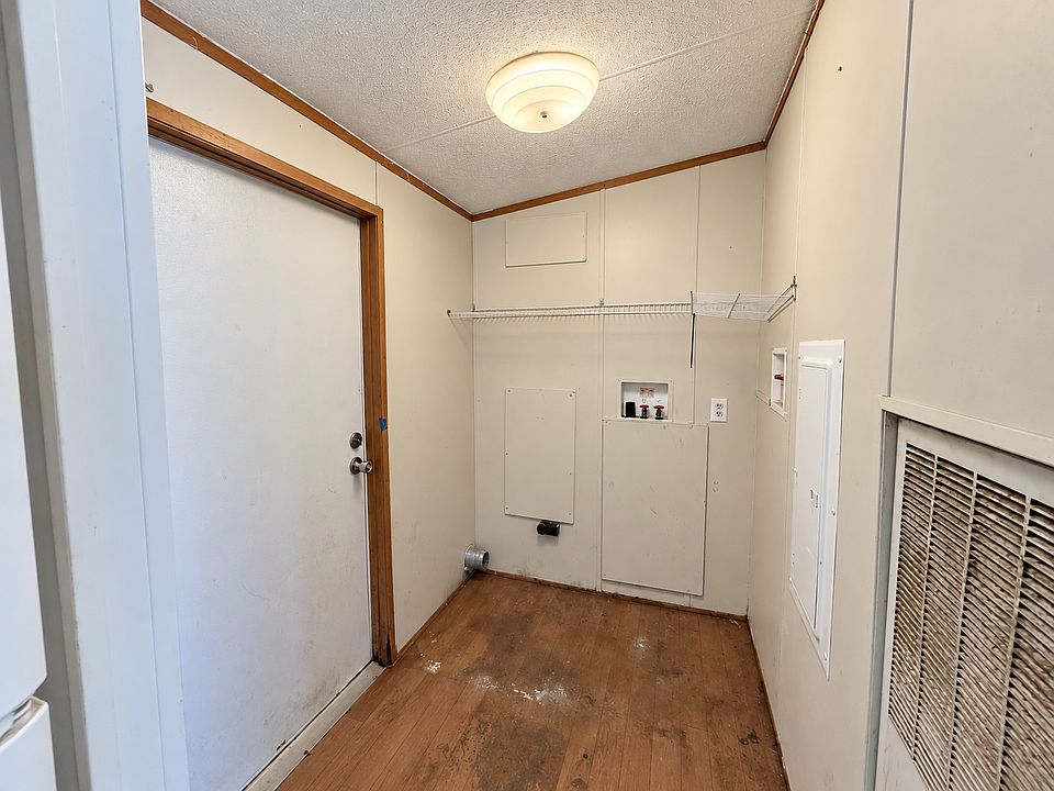 10th image of 204 Gaither Dr