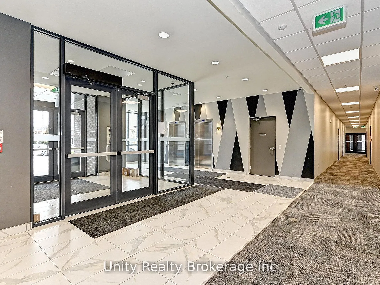 Reign Condos — Photo 2
