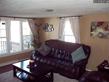 5th image of 203 Heaton Blvd