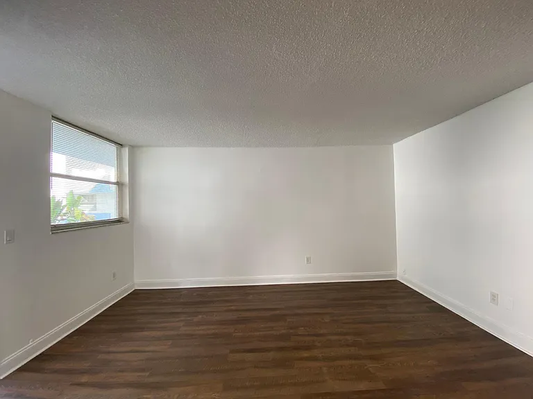 1801 S Treasure Dr #224 — Photo 4