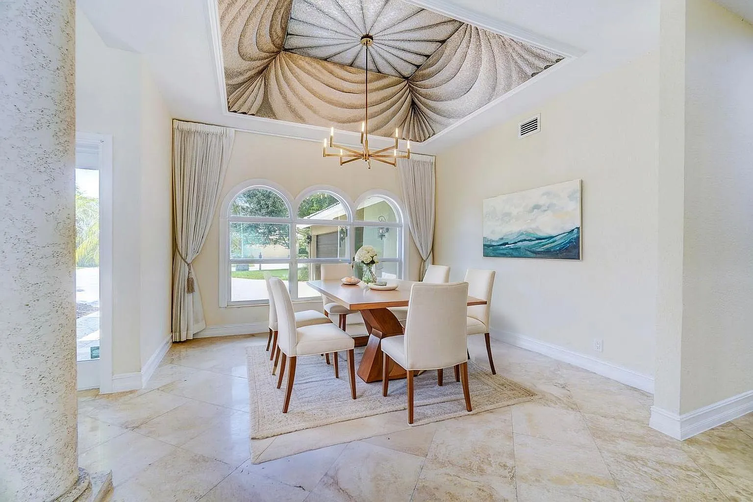 4 bed, 3.5 bath, 2749 sqft, $5,850 — Photo 4