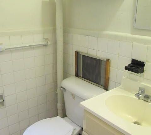 3rd image of 208 E 84th St APT 5D