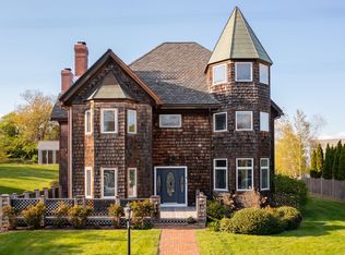 4 Harborview Rd, Hull, MA 02045
