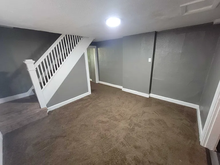 861 N Drexel Ave — Photo 5