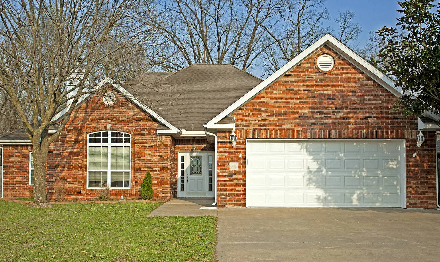 4 bed, 2000 sqft, $2,800 — Photo 1