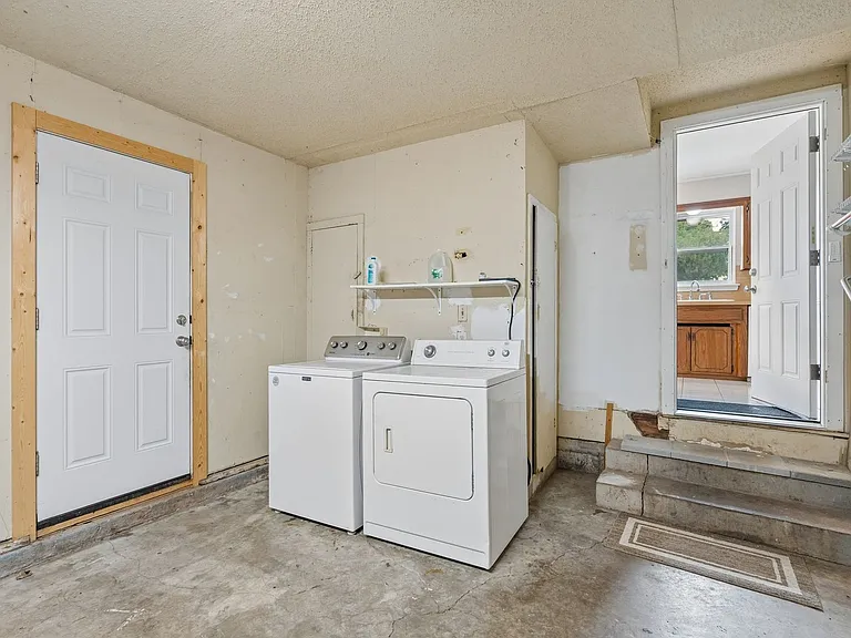3025 NW 67th St — Photo 36