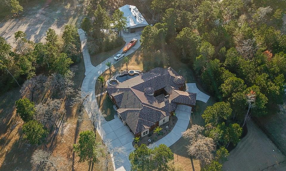 1st image of 15573 Crown Oaks Dr