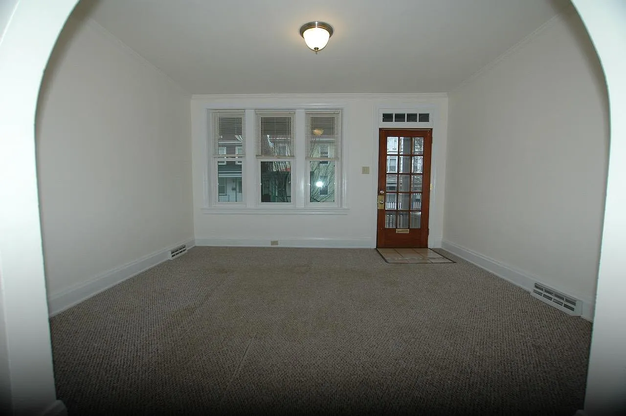 3 bed, 1000 sqft, $1,150 — Photo 3