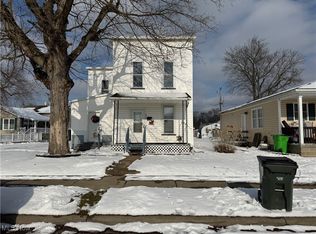 515 W 3rd St, Uhrichsville, OH 44683