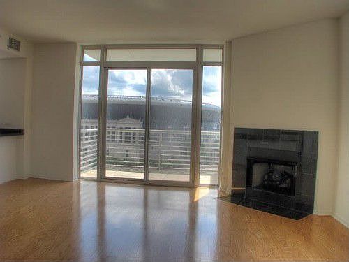 2nd image of 1515 S Prairie Ave Unit 1006