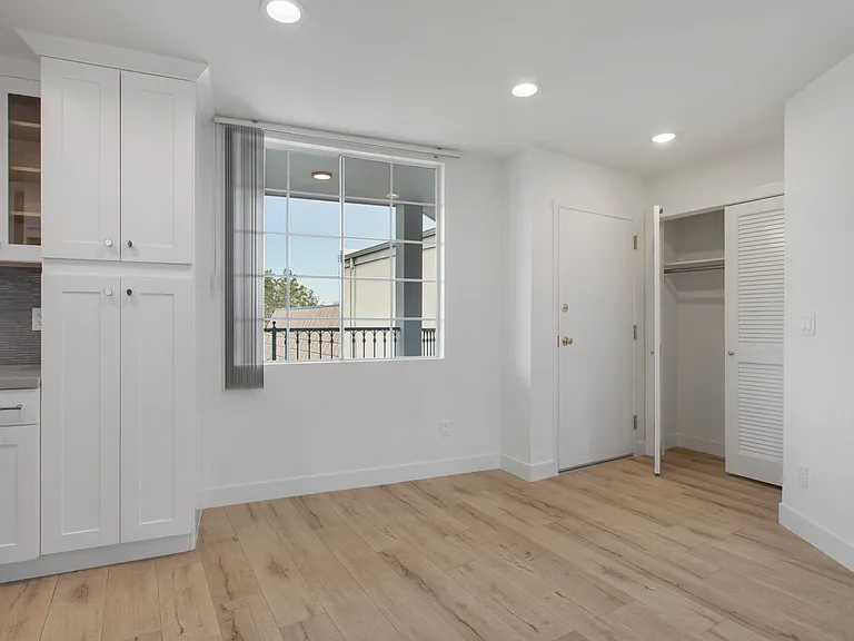 1601 Selby Ave #401 — Photo 6