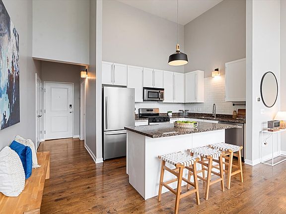 3rd image of 2065 N Kedzie Ave APT 327