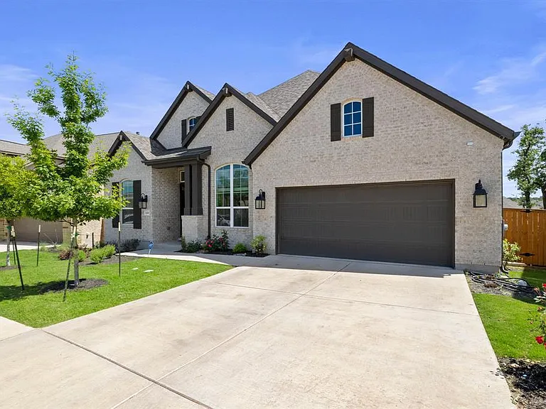 1220 Calendula Trl — Photo 3