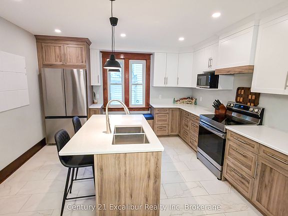 4th image of 147 Saint George St E