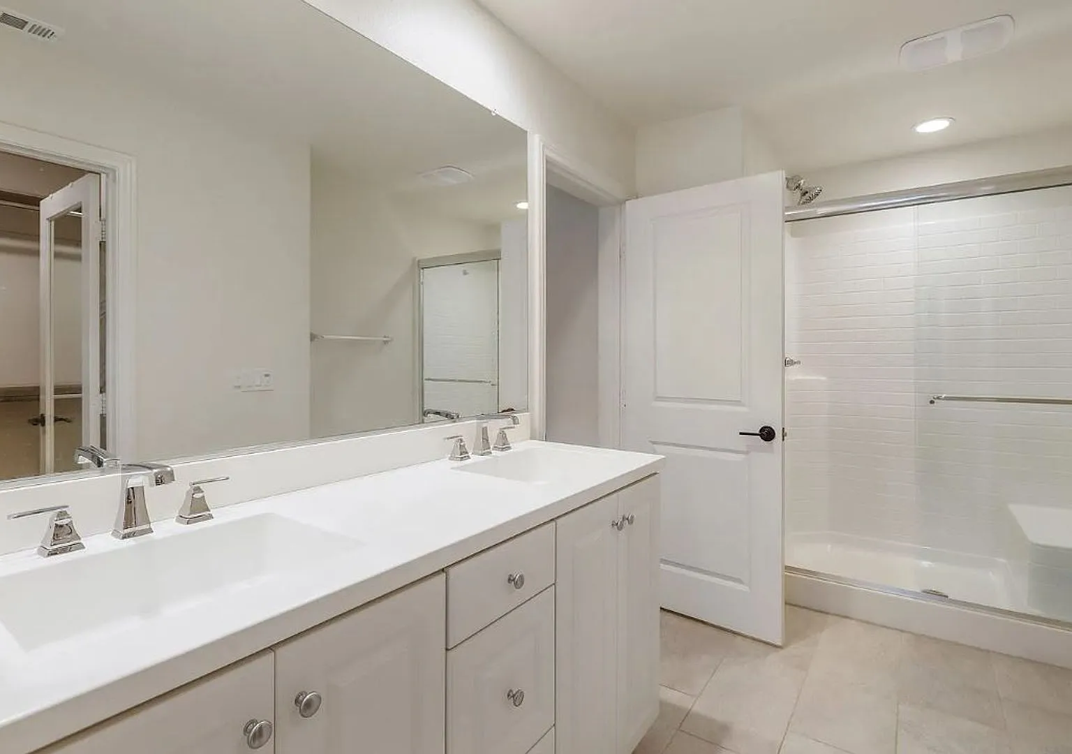 Modern 3-Bedroom Townhome With Solar in Gated Rancho Tesoro Community — Photo 4
