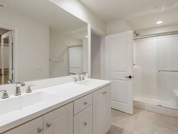 4th image of 908 Slate St