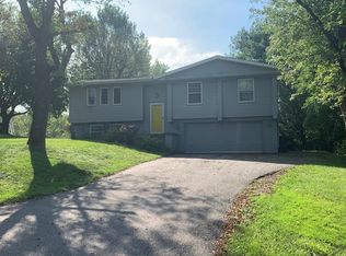 9 Oakridge Dr, Grinnell, IA 50112