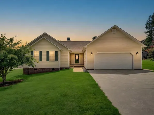 101 Summercrest Ct, Easley, SC 29642