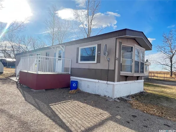 32 Rural Address, Maple Creek, SK S0N 1N0