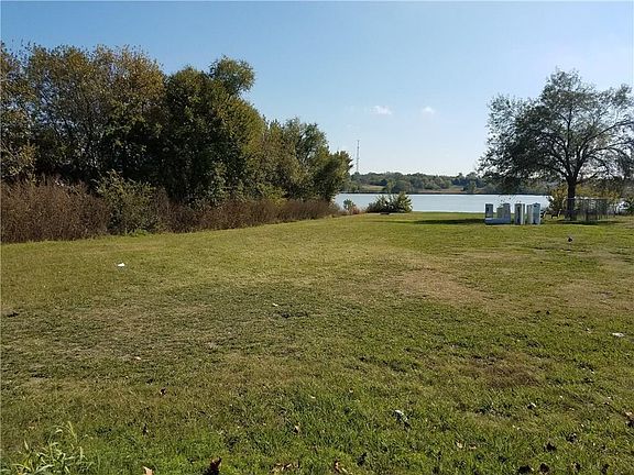 2nd image of 786 Lakeside Dr