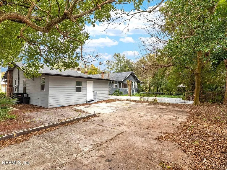 352 Golfair Blvd — Photo 9