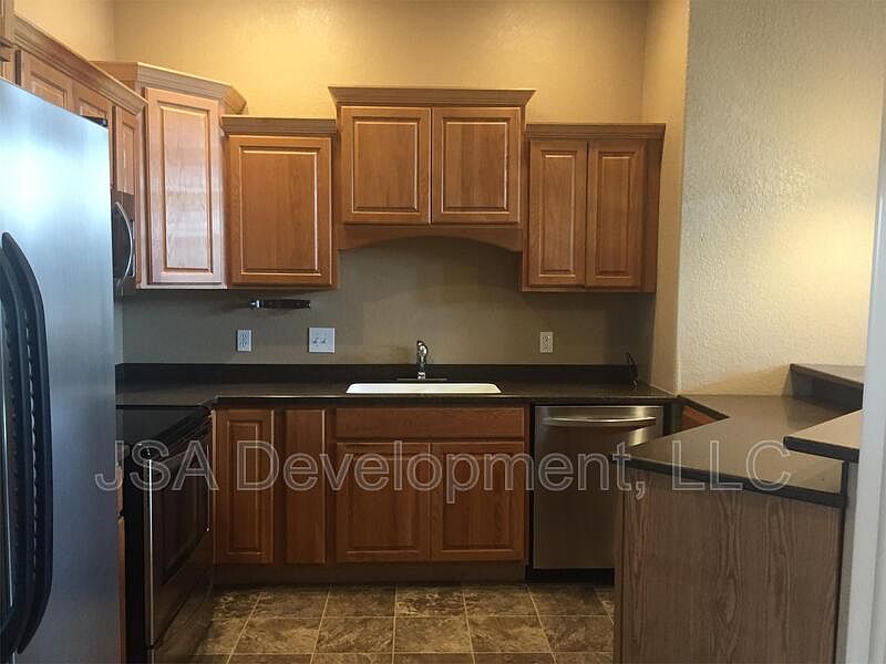 2nd image of 612 Jefferson St APT 1B